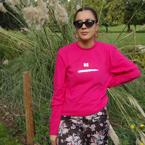 T-shirt rosa con logo di supreme creations