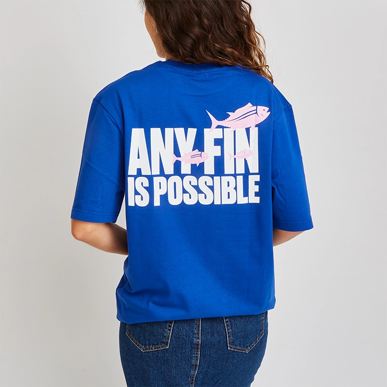 Camiseta azul con estampado honi-poke de Supreme Creations