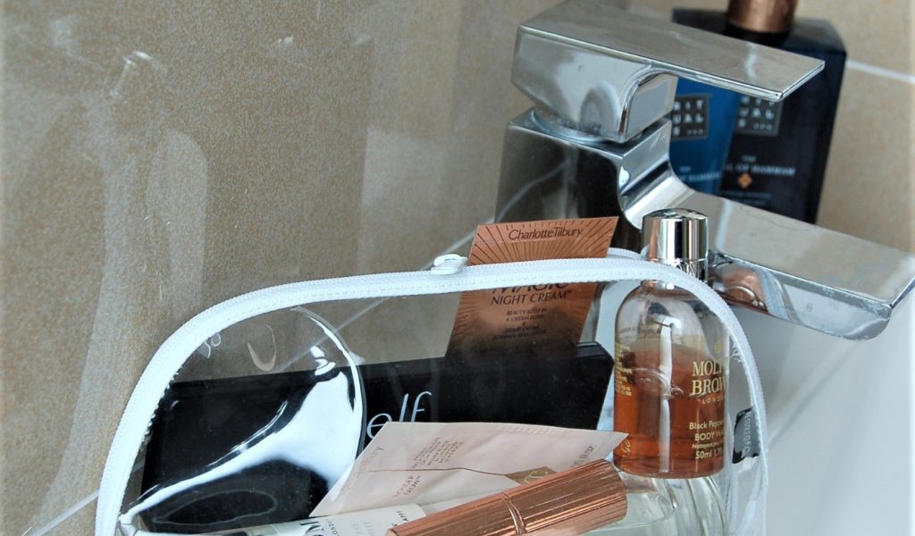 clear-window-makeup-bag clear-window-makeup-bag