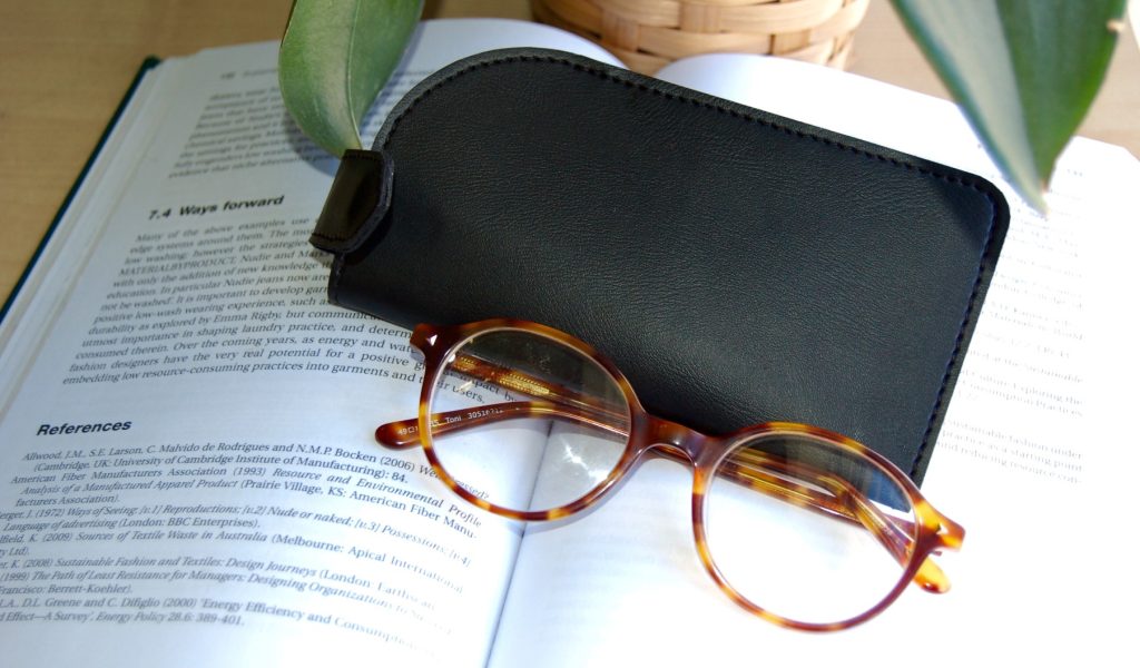 pu-vegan-faux-leather-glasses-sleeve-blog pu-vegan-faux-leather-glasses-sleeve-blog